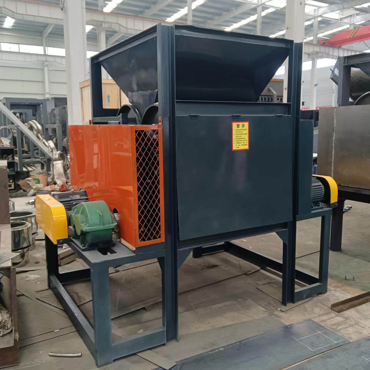 双对辊碾压片机器电动铝盒铁罐压扁机车载流动式小型易拉罐压扁机