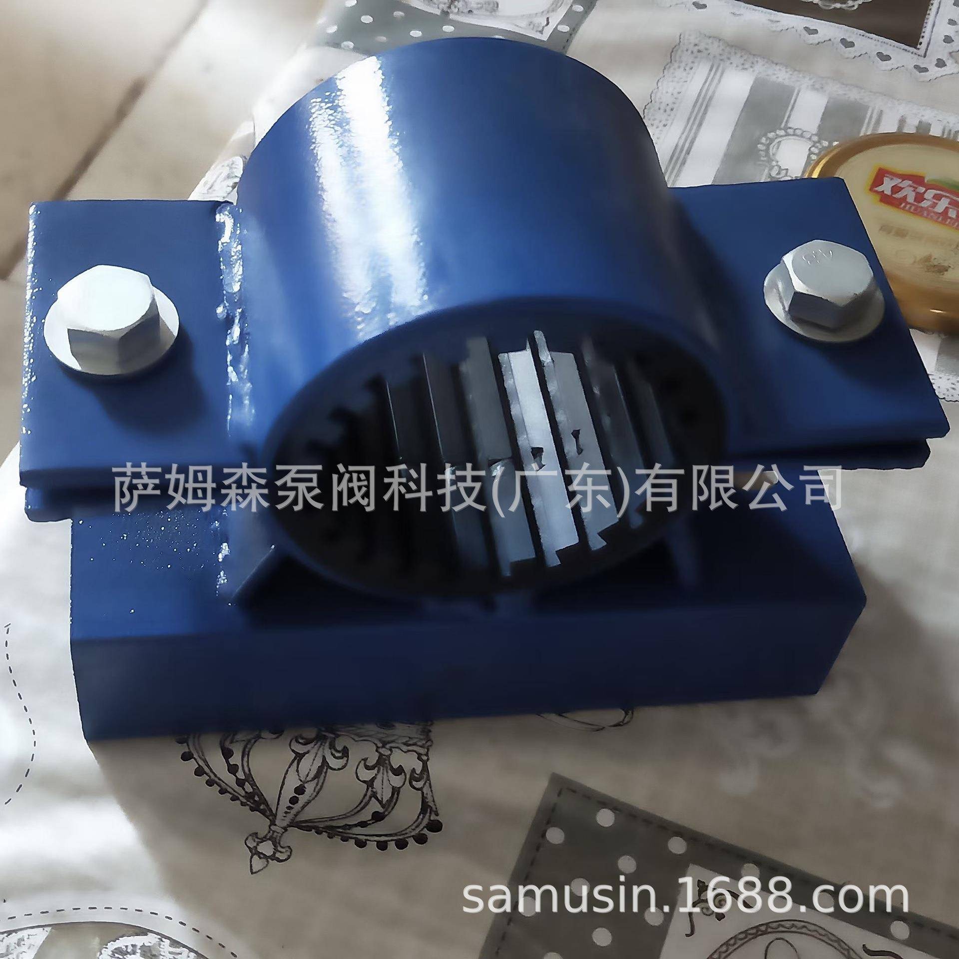 开边管道减振器水管橡胶对夹管卡减振器U型O型管道减振器抗震器