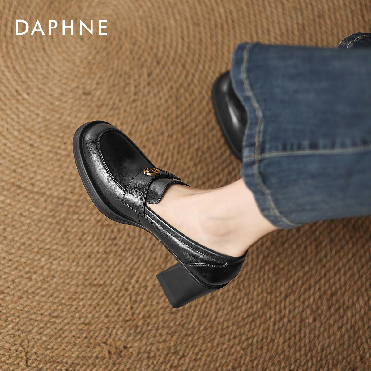 达芙妮高跟乐福鞋女黑色英伦风