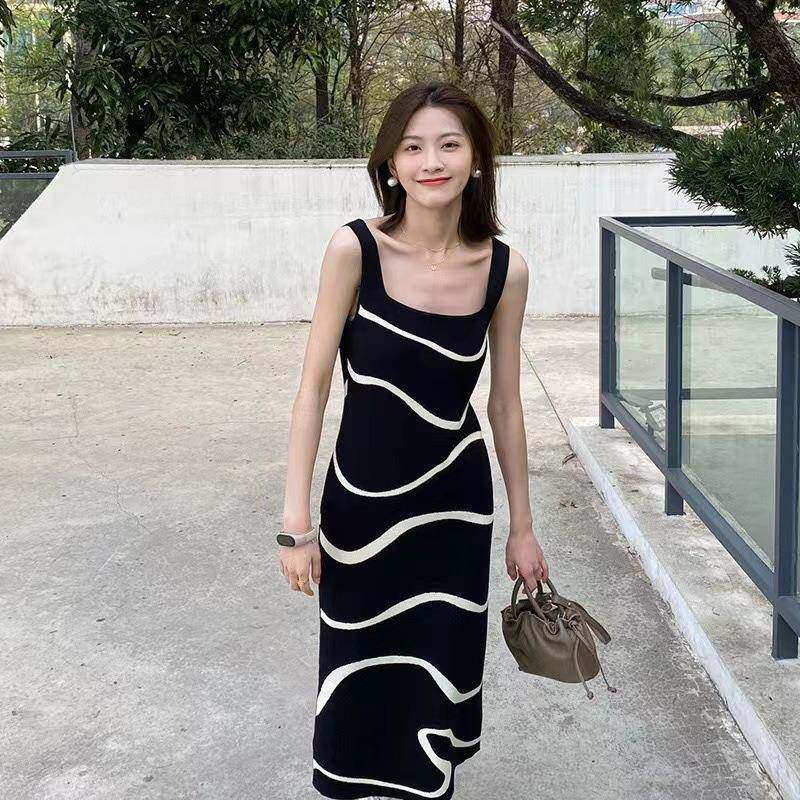 欧洲站夏季新款法式轻奢气质高端时尚修身显瘦波浪条纹吊带连衣裙