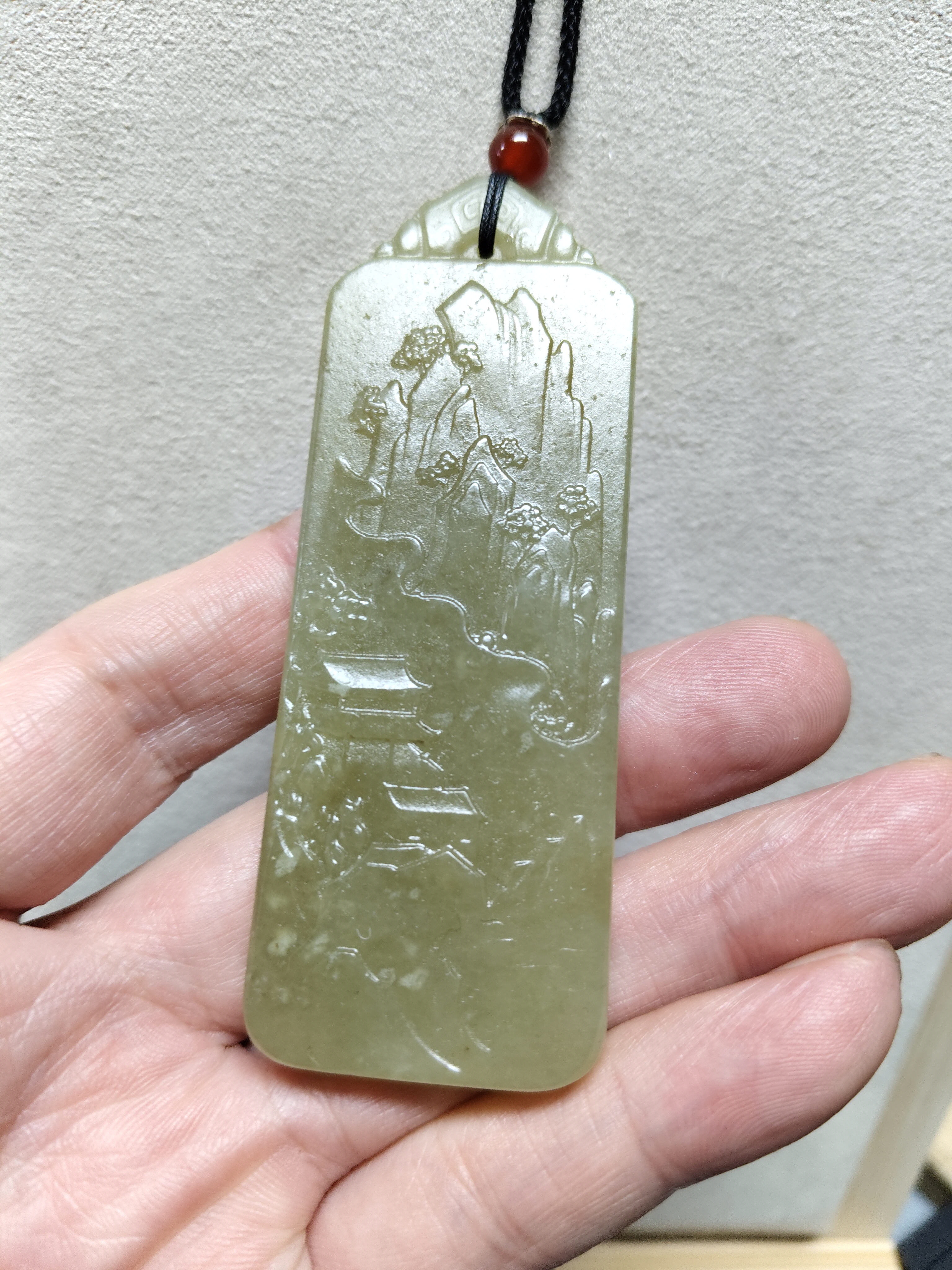 84*30毫米和田玉挂件一个