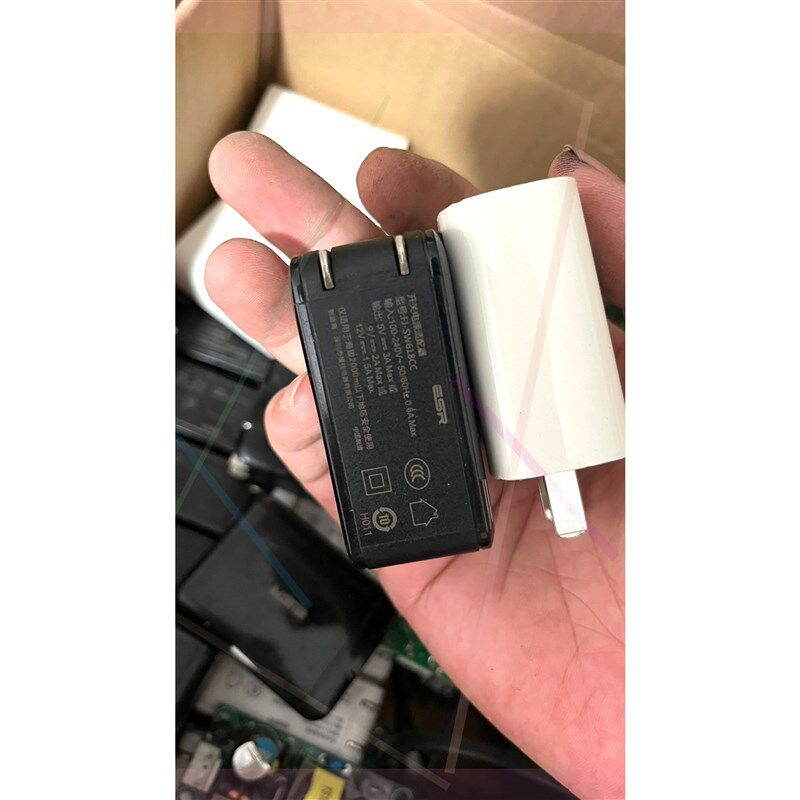 ESR亿色快充PD充电器电源头FJ-SW618CC,功能正常