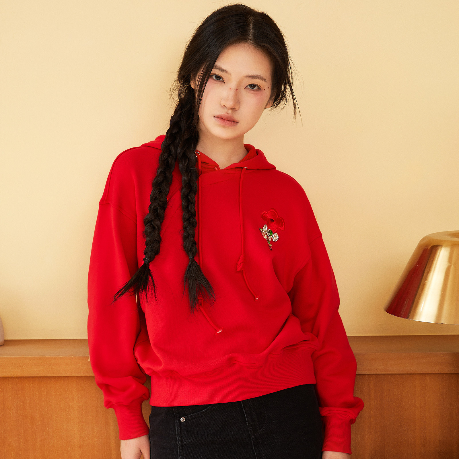 SEJIE色孑卫衣刺绣印花盘扣红色