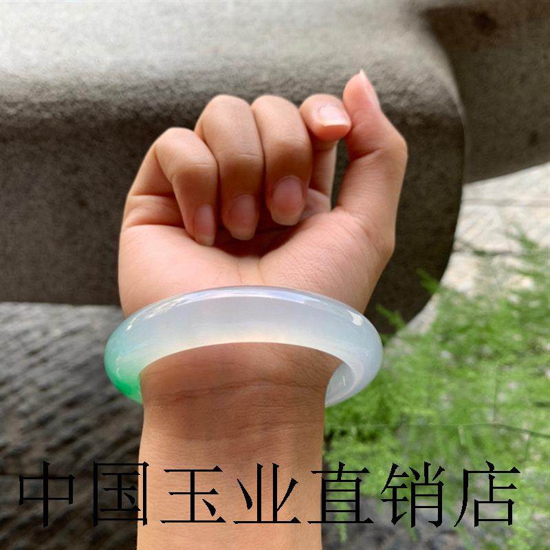 帝王绿翡翠手镯女款高品质阳绿飘花正圈玉石处理白底青玉镯子证书