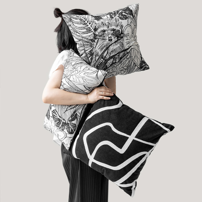 法式轻奢复古高级红黑色皮革抱枕沙发客厅靠枕样板间民Y宿卧室床