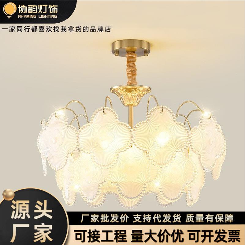 卧室吊灯法式奶油风玻璃四叶草少女房间灯2025新款广东中山主卧灯