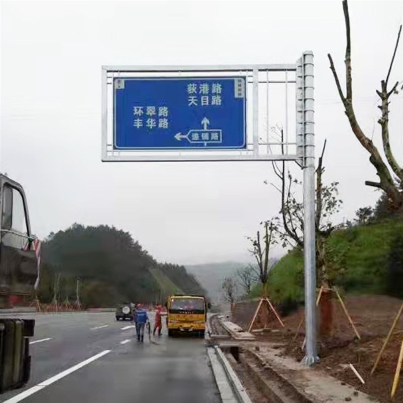 专业道路安全设施镀锌交通标志牌杆件悬臂式立杆指示牌杆多年经验
