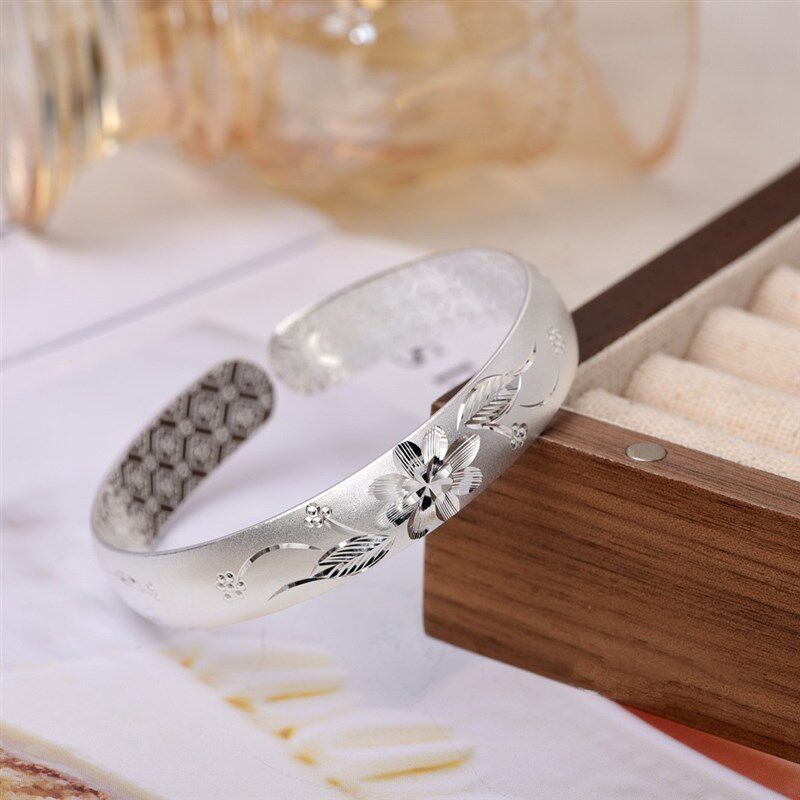 云南银手镯女妈妈款999纯银母亲节礼物实用送妈妈银饰老人银镯子