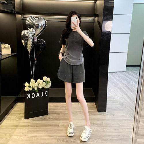 欧货时尚套装女夏季2025年新款设计感宽松气质休闲短袖短裤两件套