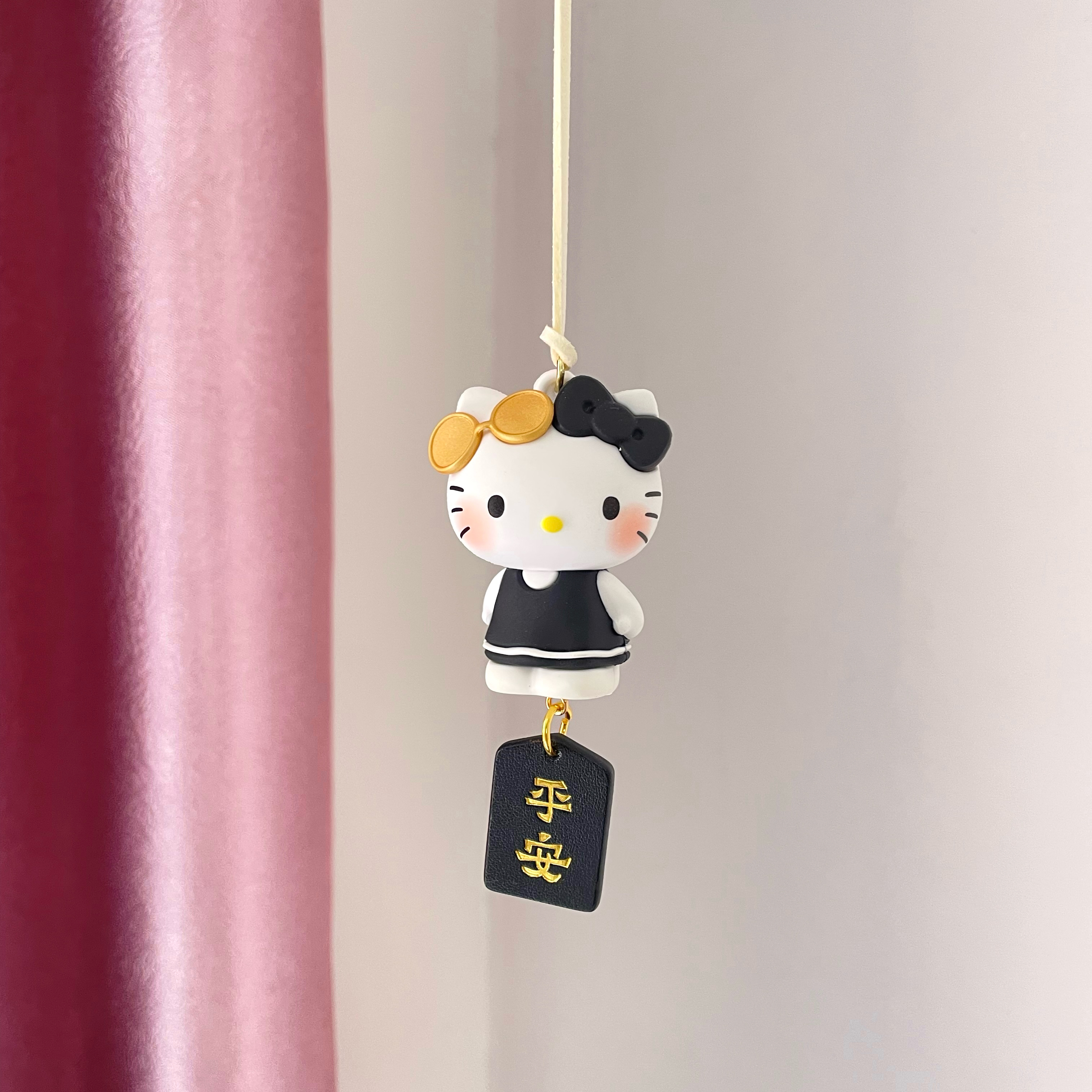 正版三丽鸥汽车挂件凯蒂猫创意车载装饰品后视镜吊坠礼物送朋友