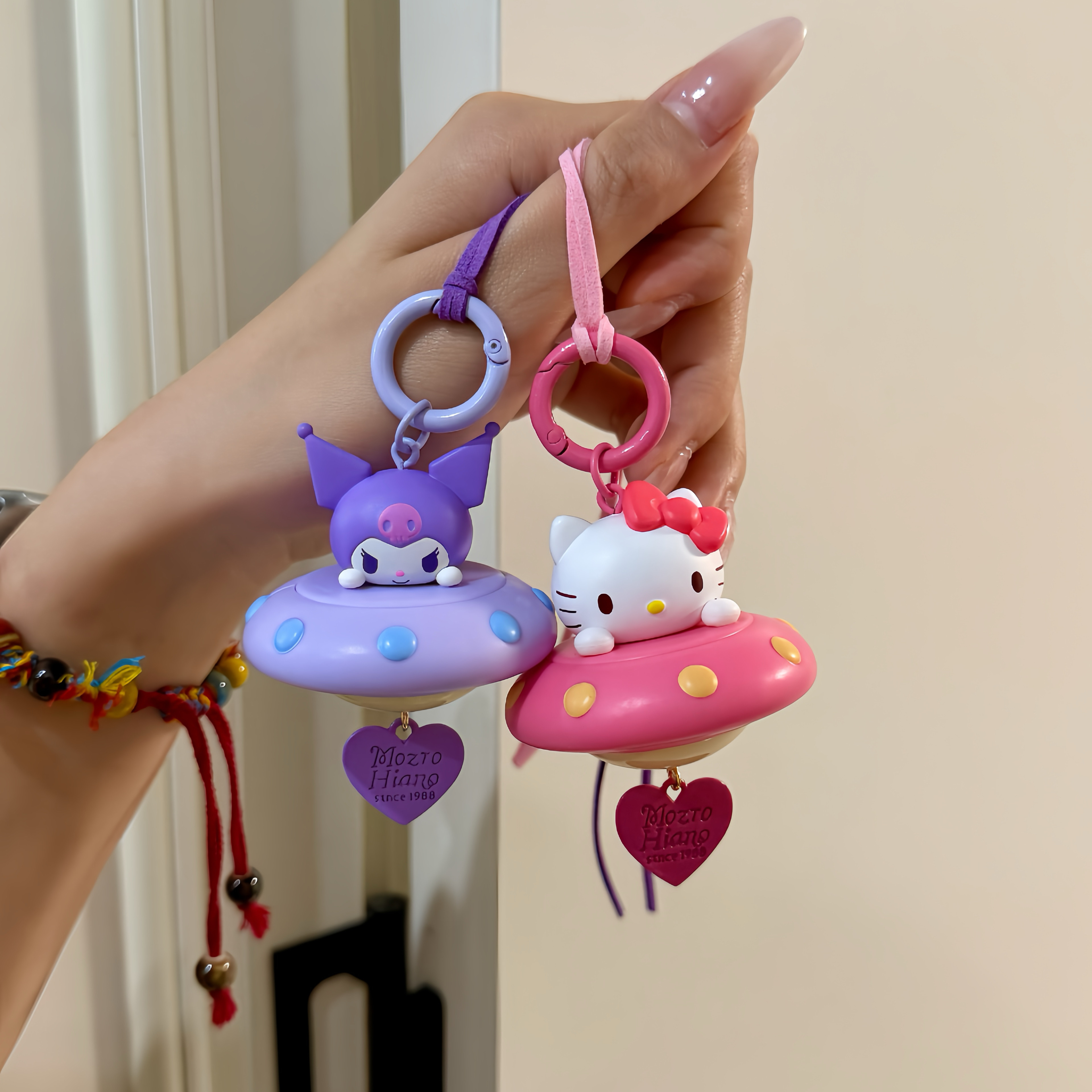 正版三丽鸥家族HelloKitty小飞碟汽车挂件创意可爱车载装饰品挂饰