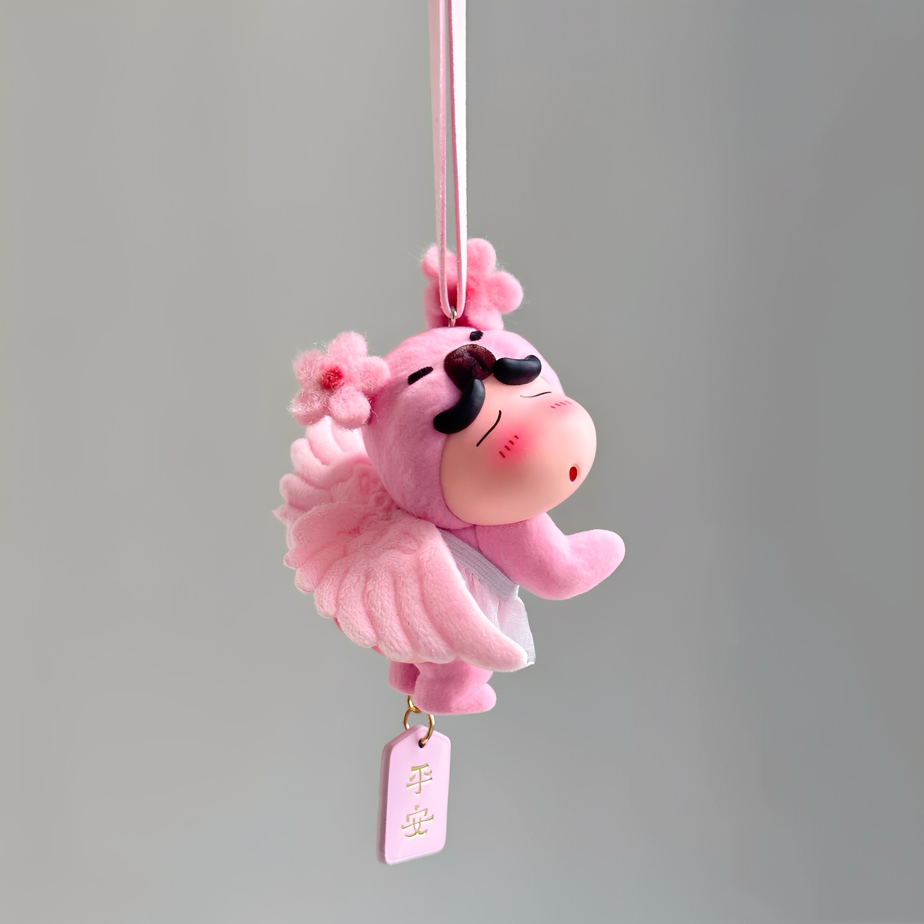 翠花造型植绒屁屁熊小新汽车挂件创意可爱卡通车载装饰品挂饰礼物