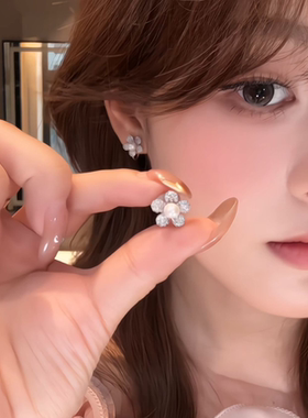 ZHENWEI/甄薇  法式复古花朵珠珠耳钉女时尚小众个性高级感耳饰女