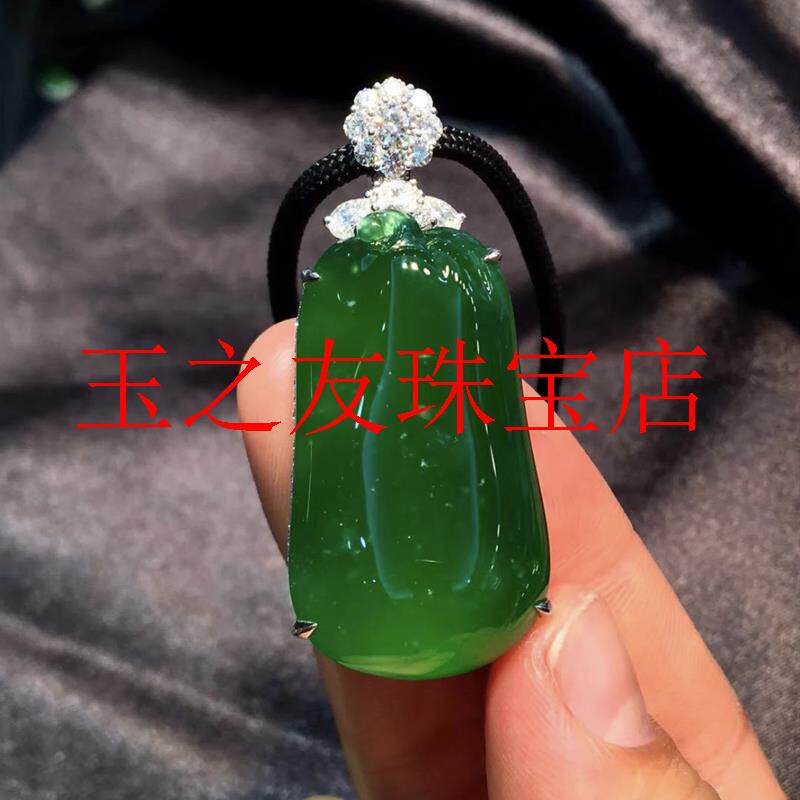 缅甸冰透水润满色阳绿翡翠色福瓜吊坠冰种帝王绿新中式如意玉吊坠