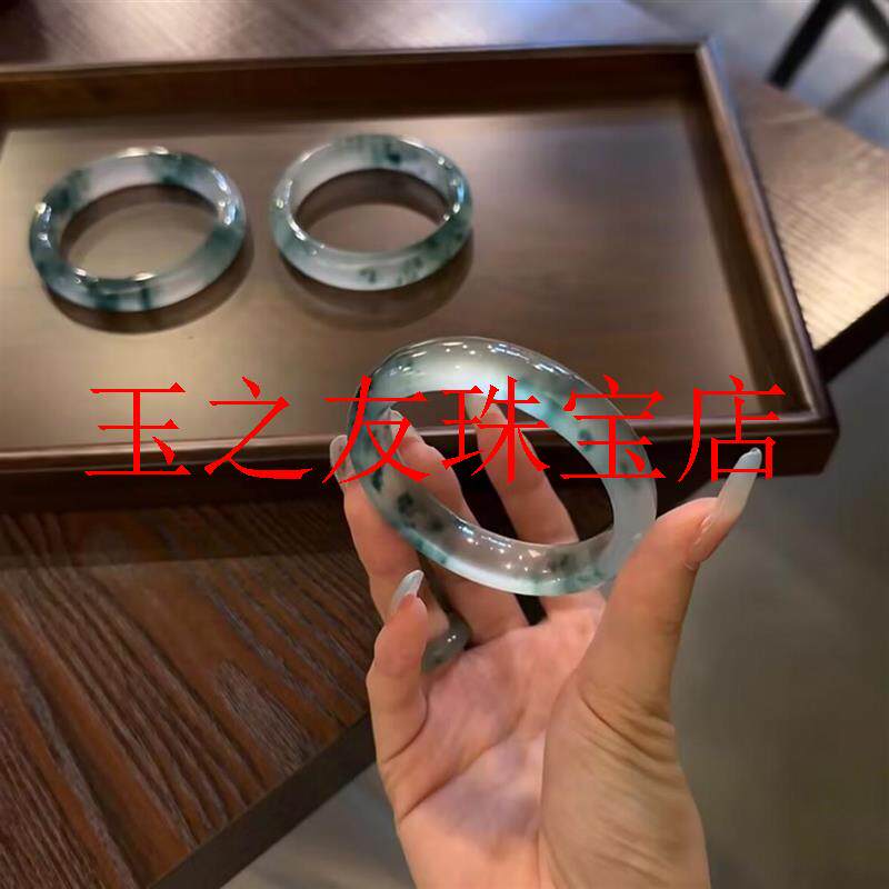 精致独龙玉蓝水飘花手镯蓝底冰种