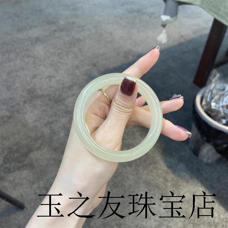 新疆和田玉色手镯高端胖圆条少女风青白玉镯子时尚翡翠玉石手饰
