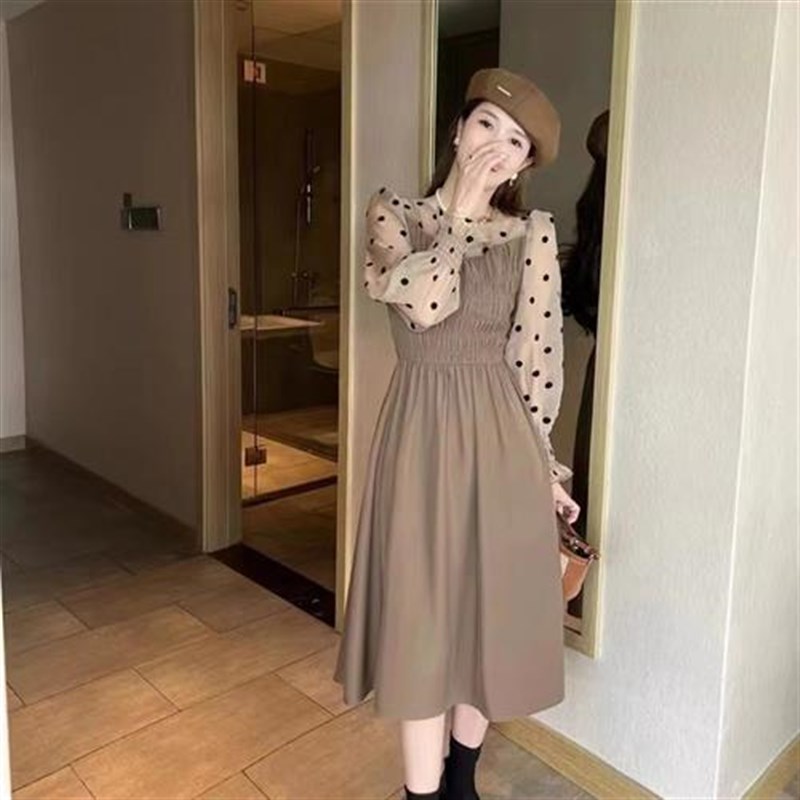 哺乳连衣裙春装外出辣妈2023新款法式波点拼接长袖喂奶衣春秋潮妈