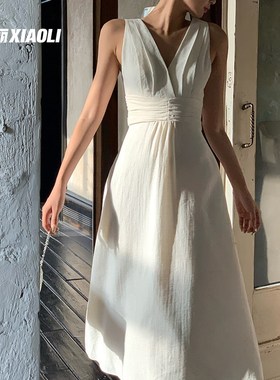 小丽月色舒曼无袖v领连衣裙夏季新款高级感气质温柔风裙子