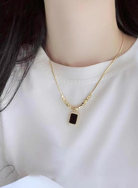 碎银几两黑色方块吊坠项链女20z24新款爆款冷淡风毛衣卫衣锁骨链