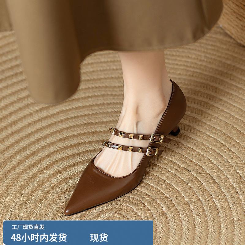 法式尖头浅口粗跟单鞋女春秋季新款气质铆钉一字带猫跟玛丽珍女鞋