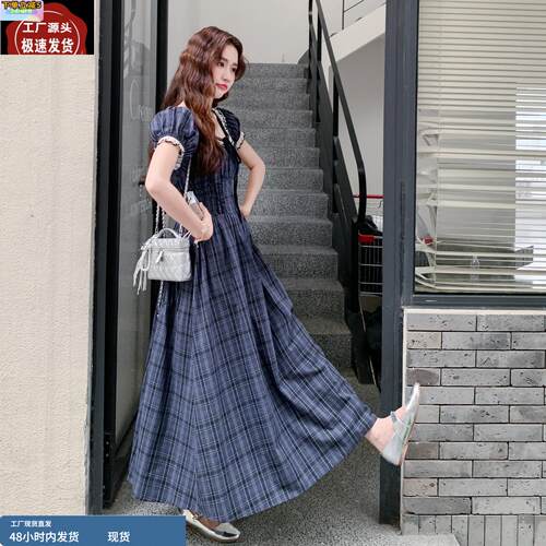 复古格纹木耳边设计感泡泡袖连衣裙女夏韩系气质特别漂亮掐腰长裙