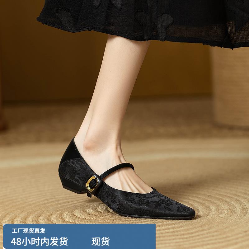 2025年春秋新款方头浅口低跟单鞋女新国风一字扣带粗跟玛丽珍女鞋