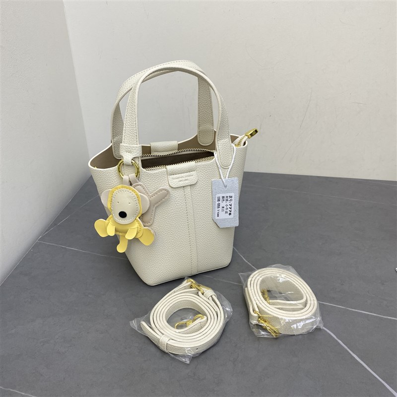 软皮新款女包百搭腋下包包单肩斜挎复古包潮流水桶包菜篮子包7776