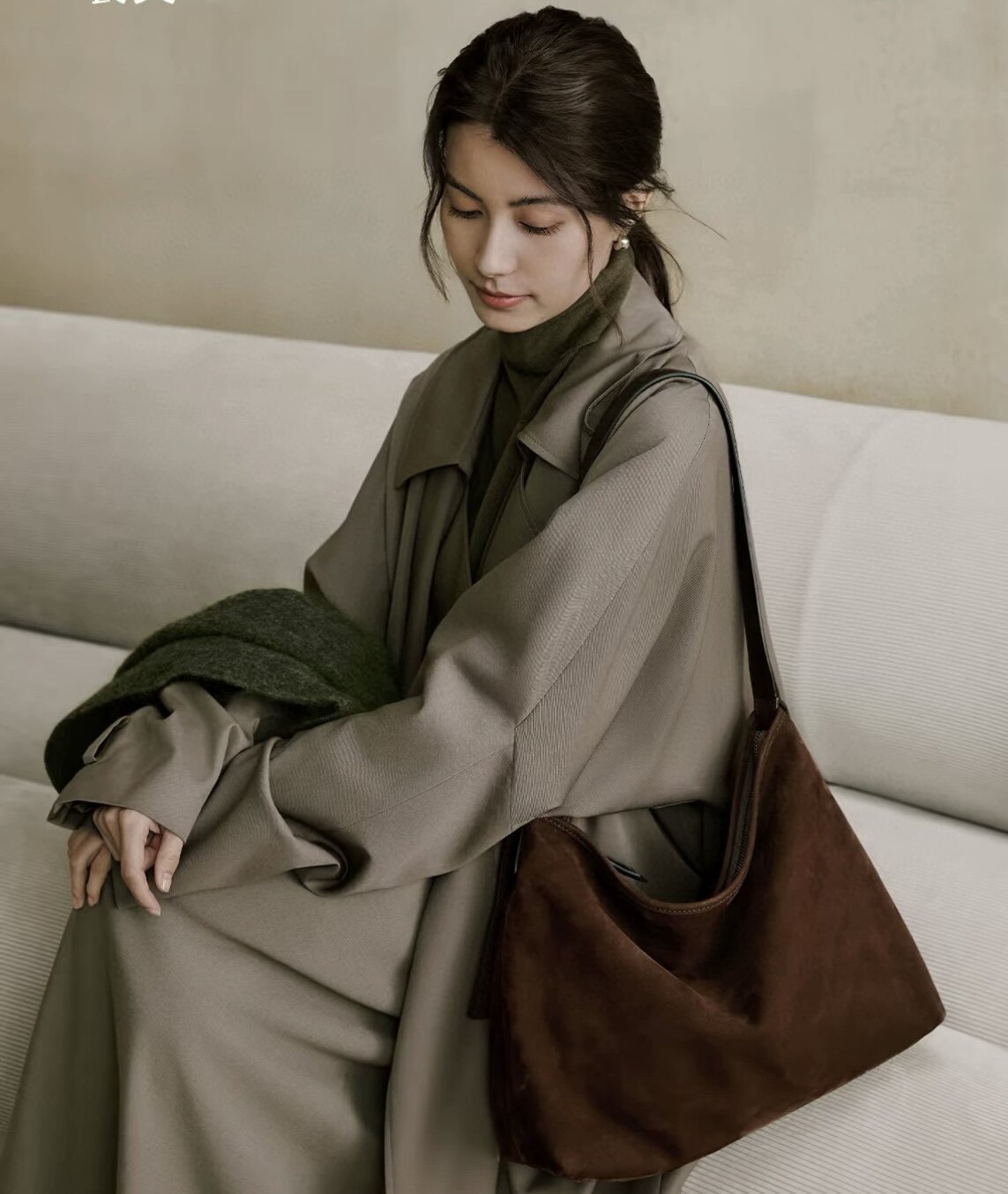 年前发*某求休闲通勤复古麂皮绒大包包女2025新款秋冬季托特包