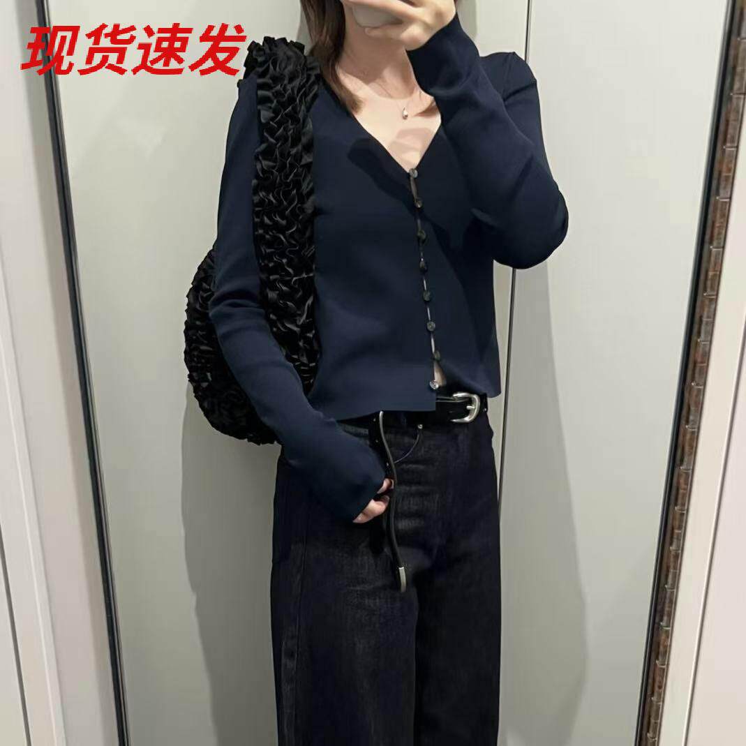 CS女装标准版型纯色V领针织衫