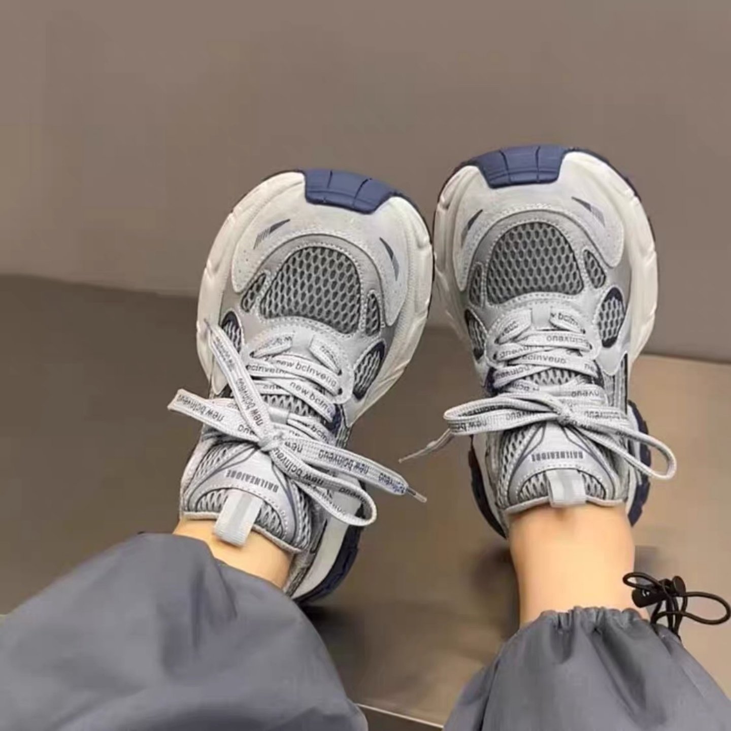 欧洲站厚底软皮时尚老爹鞋女2025新款百搭休闲鞋银灰色运动潮鞋女