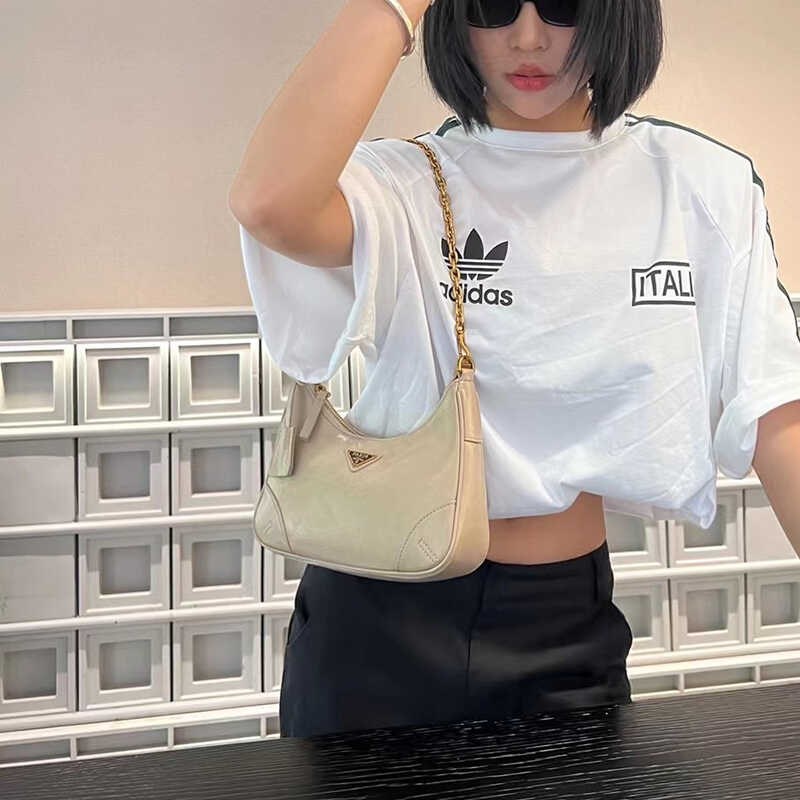 高级感洋气小众法式腋下包女2024新款链条超火新娘包单肩斜挎包包