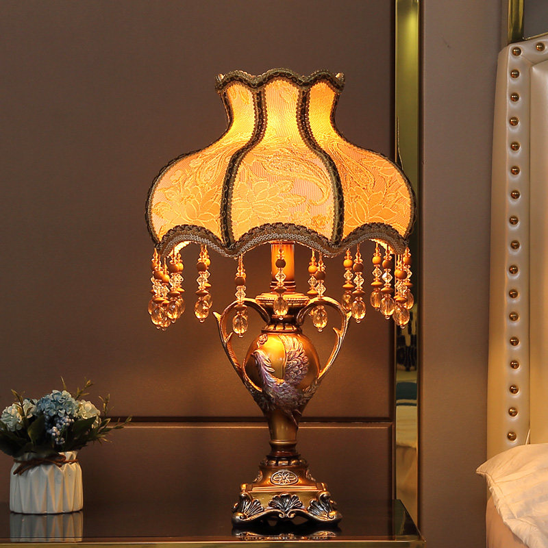 欧式小台灯轻奢创意温馨家用插电式主卧遥控卧室床头灯可调节亮度