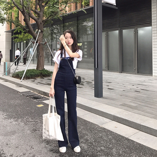 新款高腰阔腿背带牛仔裤女修身收腰加长微喇秋冬黑色直筒垂感长裤