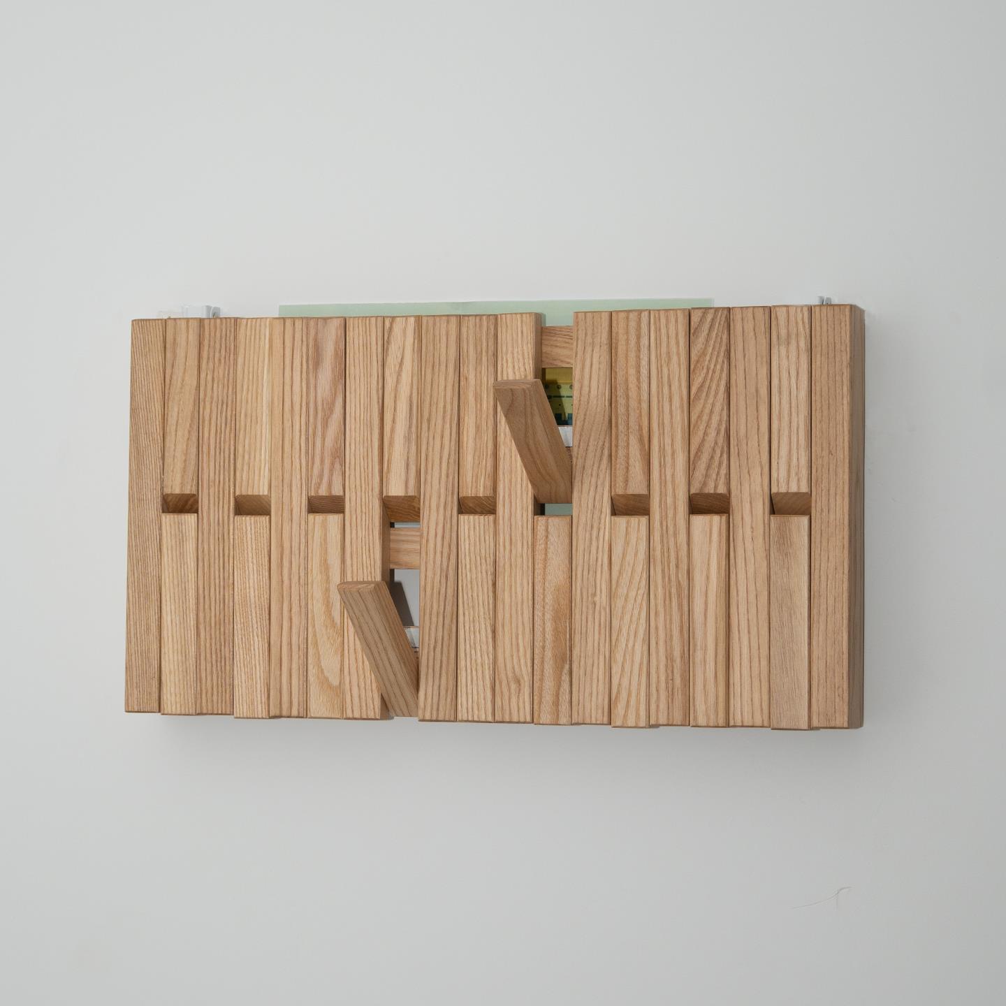 现代电表箱装饰画轻奢高级感2025新款钢琴键挂衣架实木定制挂衣板