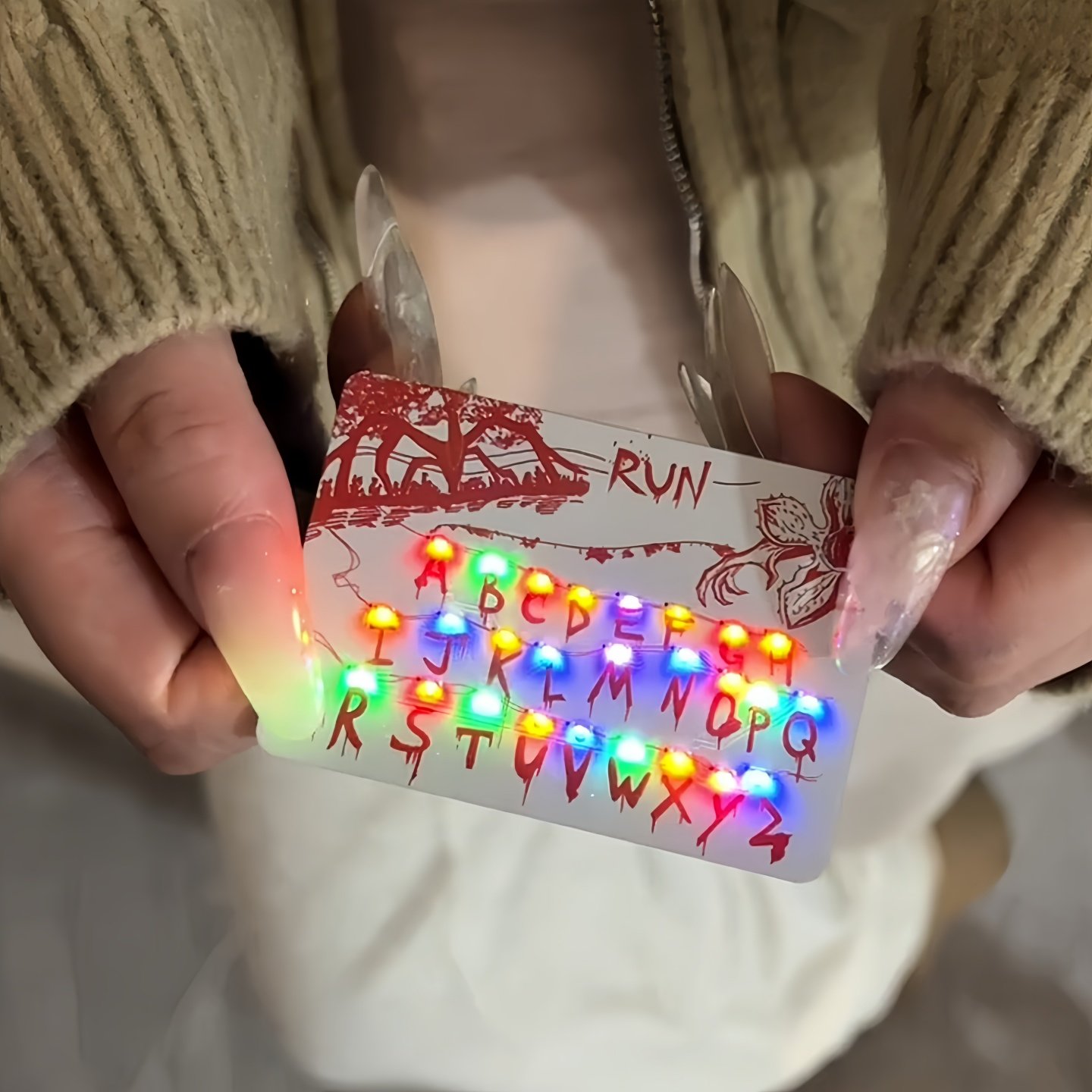 怪奇物语字母灯发光包包挂件周边创意闪光钥匙扣发光挂件车载装饰,服饰配件/皮带/帽子/围巾,包挂件,淘宝优惠券,粉丝福利购,淘宝优惠卷