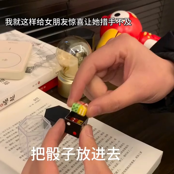 魔术爆炸骰子惊喜礼物首饰收纳盒