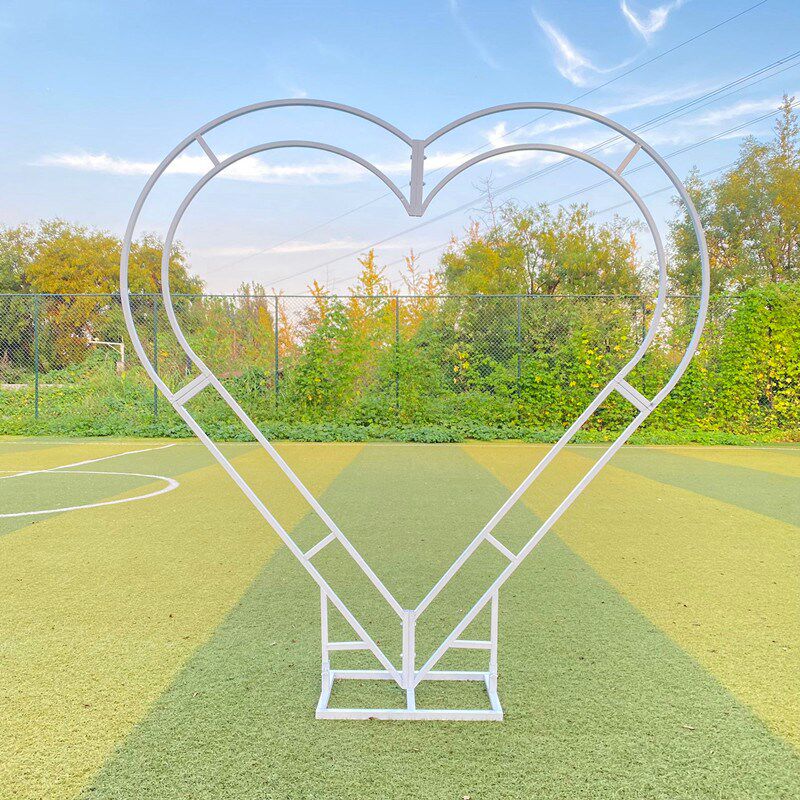 新款婚庆道具铁艺心形架子背景拱门户外婚礼布置创意求婚爱心摆件