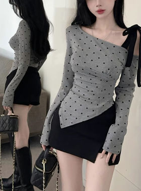 【月销10万】灰色波点斜肩长袖T恤女2025春新款褶皱甜辣小上衣