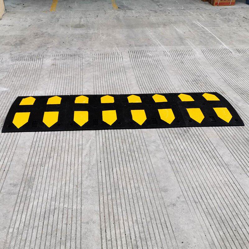 大利优质橡胶减速带车库警示带道路减速板乡村路口加油站减速垄