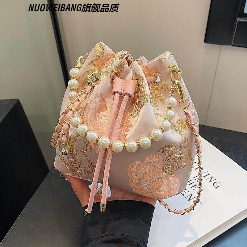 手拎珍珠水桶包女2024夏季新中式刺绣单肩包小众简约高级感斜挎包