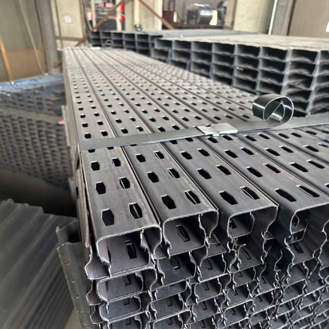 光伏支架厂家5547热镀锌太阳能抗震光伏支架配件镀锌冲孔C型钢