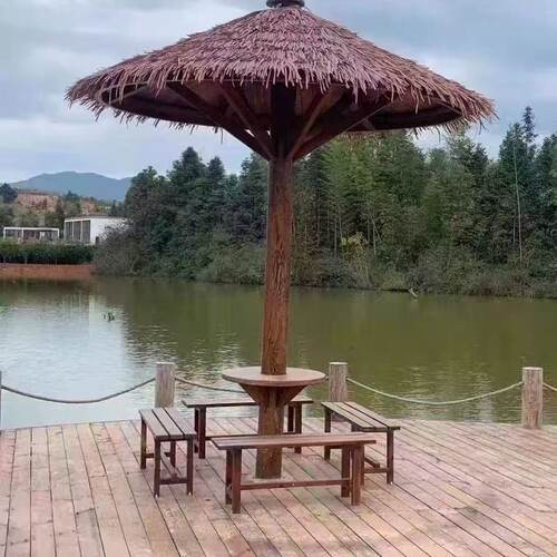 户外圆形蘑菇茅草亭沙滩