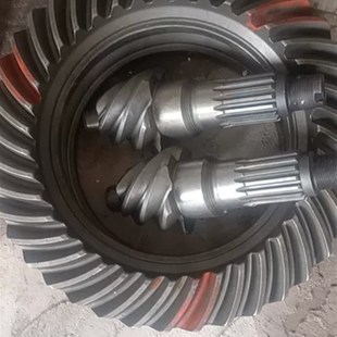 东风EQ153后桥/盆角齿/7比3v9齿/或7比38齿/盆角齿(7比38的680元)