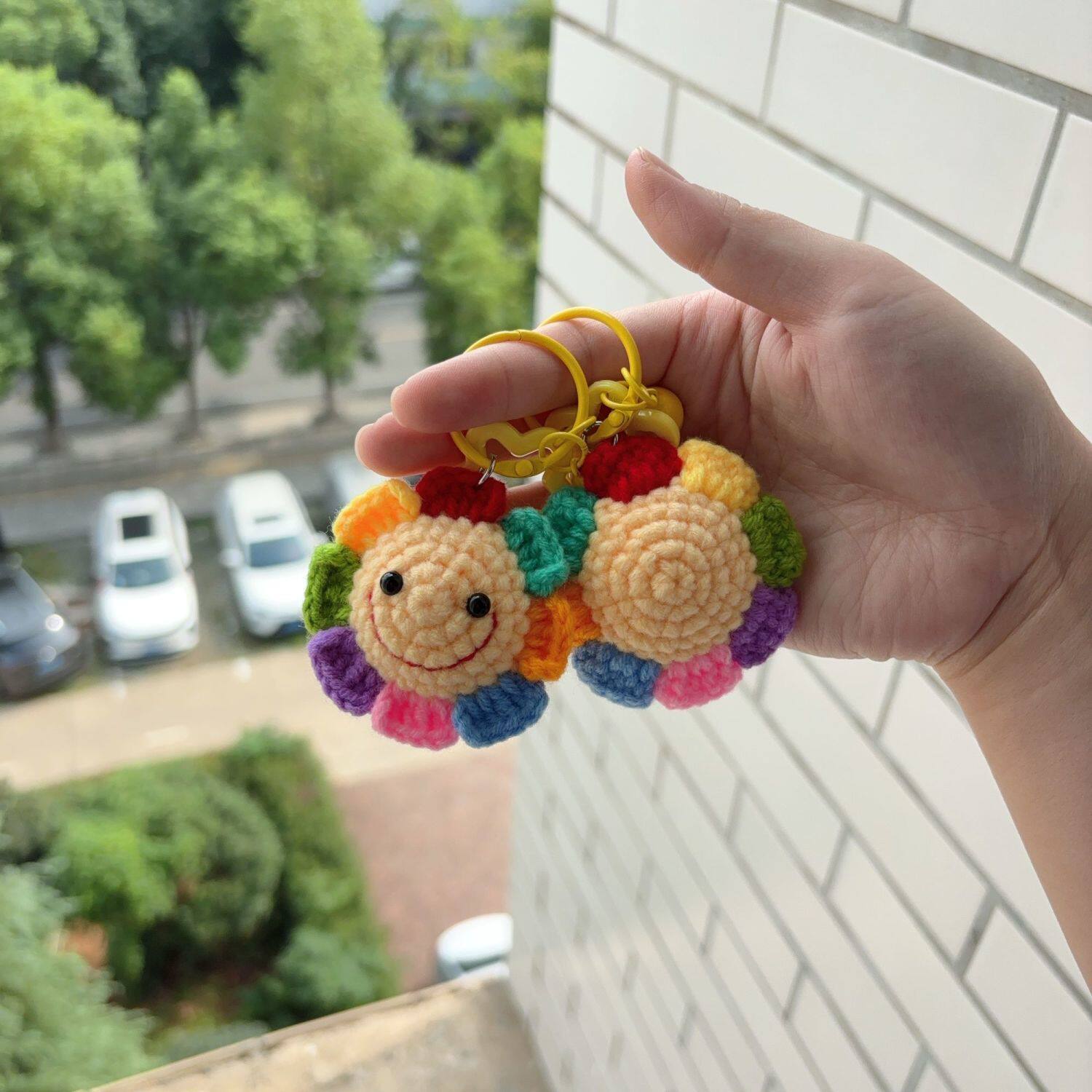 手工钩织彩色笑脸向日葵毛线挂件精致钥匙扣成品编织挂饰