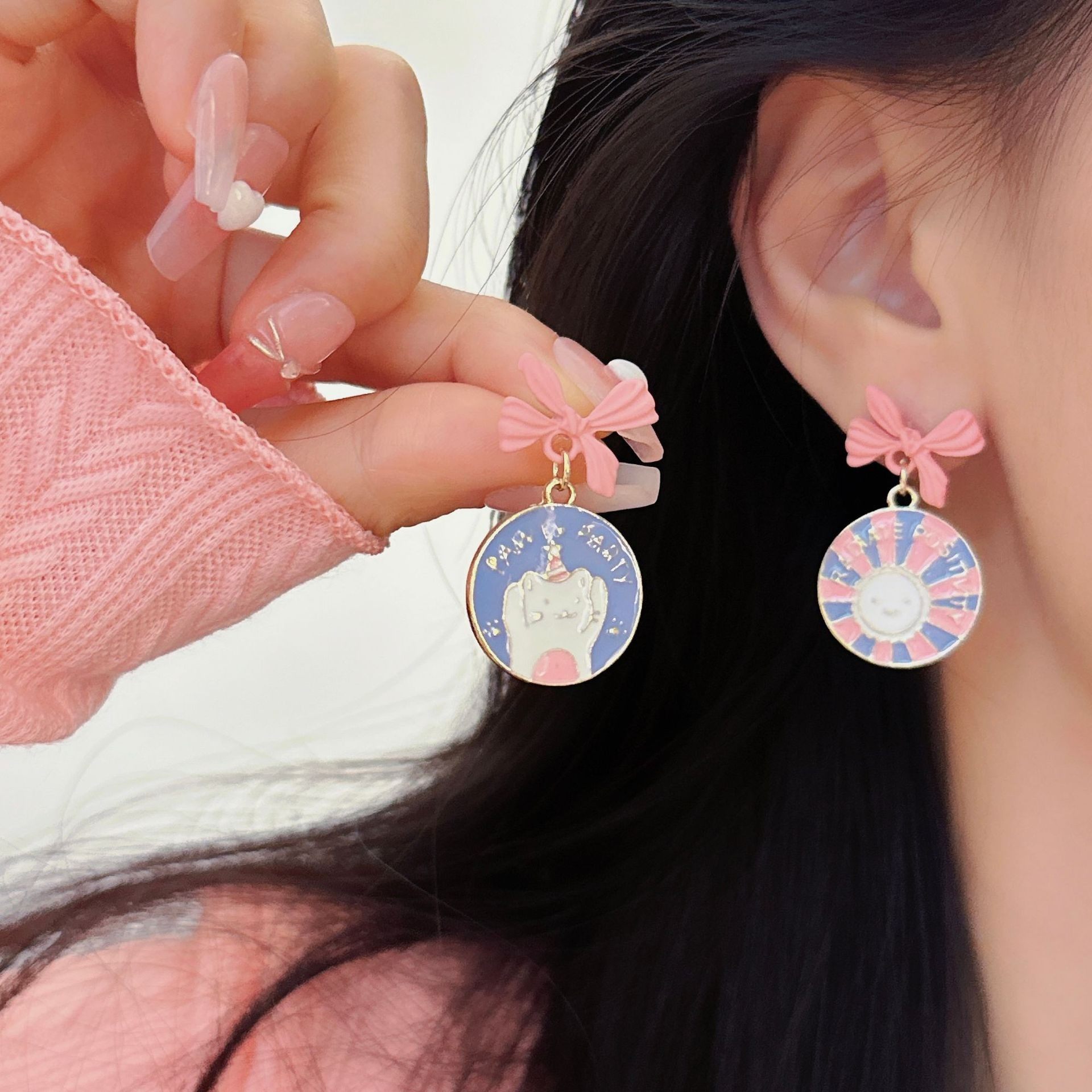 卡通小狗圆形耳环色蝴蝶结装饰合金耳饰可爱甜美风