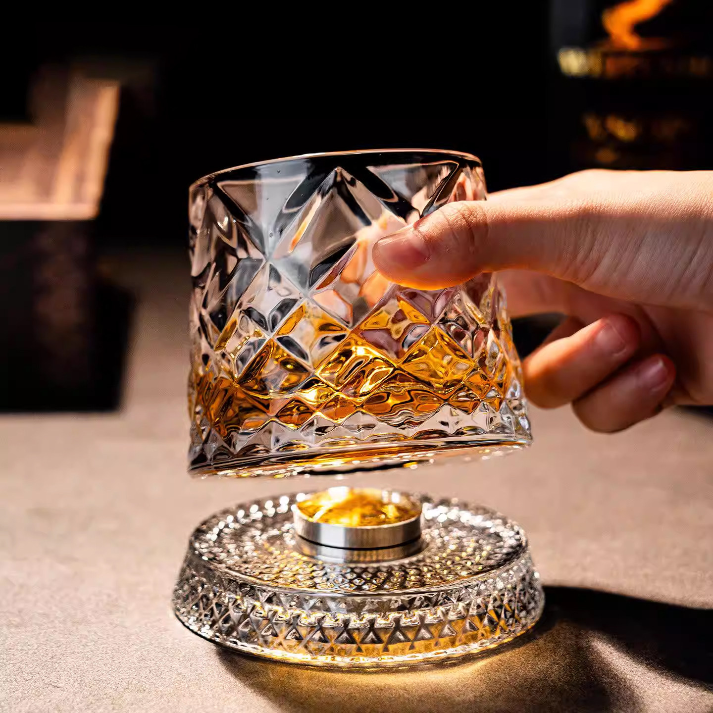 创意水晶旋转威士忌酒杯家用高级感不倒翁啤酒杯解压洋酒杯,餐饮具,洋酒/威士忌杯,淘宝优惠券,粉丝福利购,淘宝优惠卷