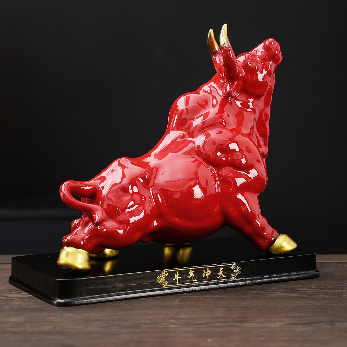 桌面装饰品股票吉祥物牛气冲天大号陶瓷华尔街红牛动物摆件办公室