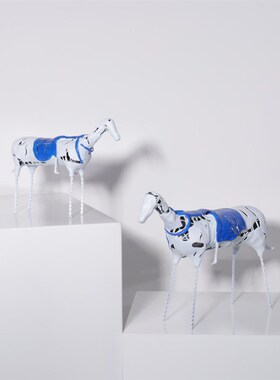 轻奢软装流浪马背上女孩创意新中式镂空抽象马样R板房售楼处装饰