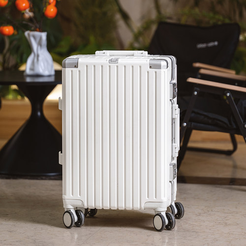 双封闭内衬+干湿分离+静音万向轮