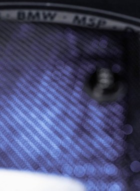 小牛电动车UB/UQI中箱储物箱斜纹蓝丝碳纤维U系列V密码箱网红铁箱